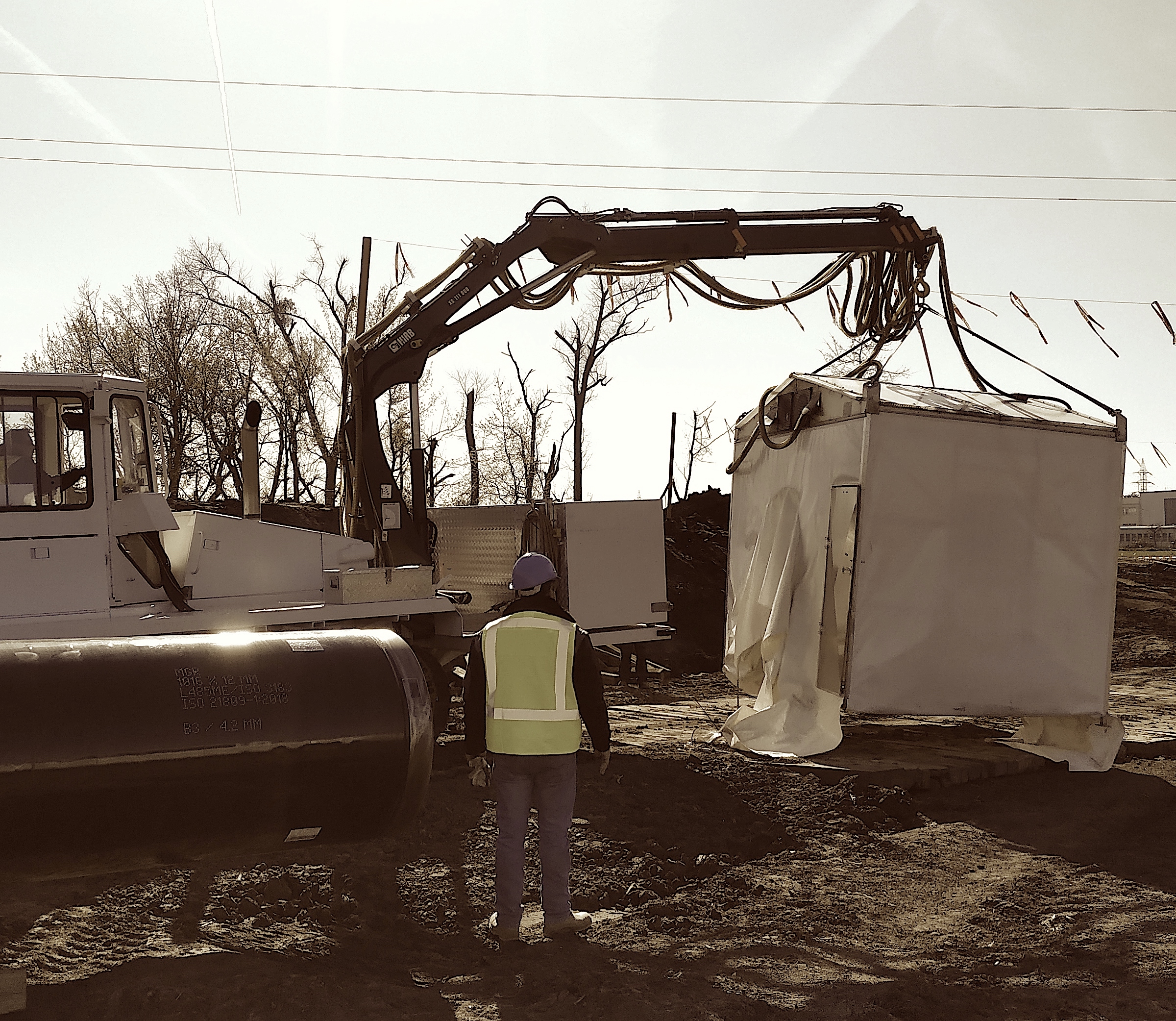 osoba dohlížející na vykládání břemena